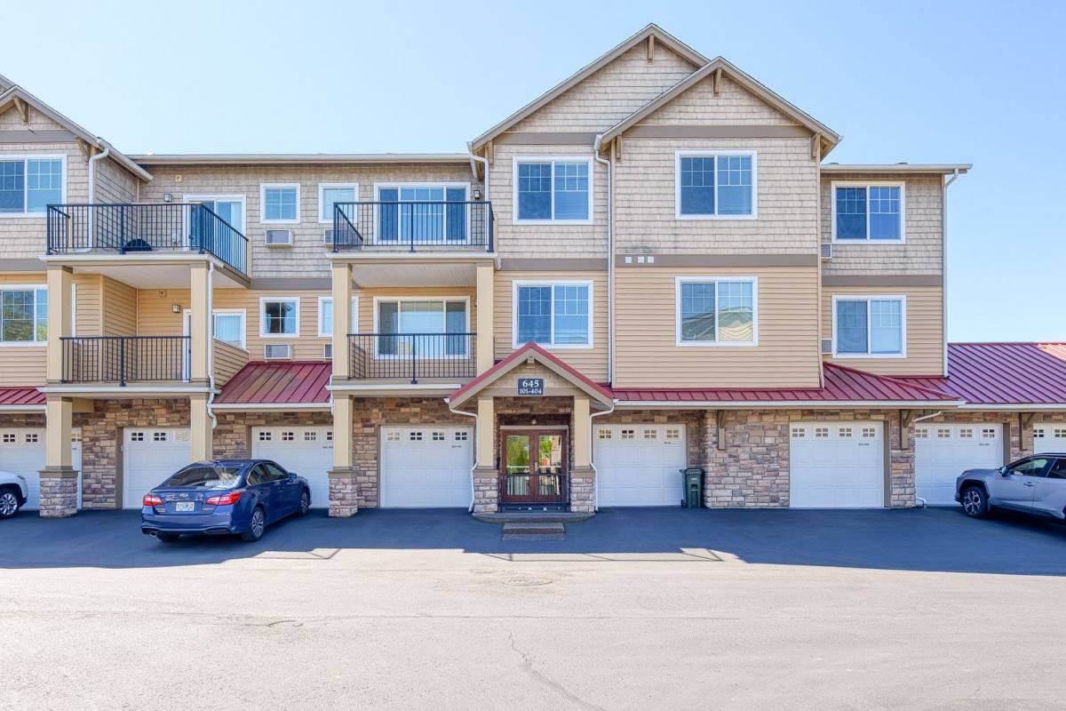 Condo for rent at 645 NW Falling Waters Lane, Portland, OR 97229