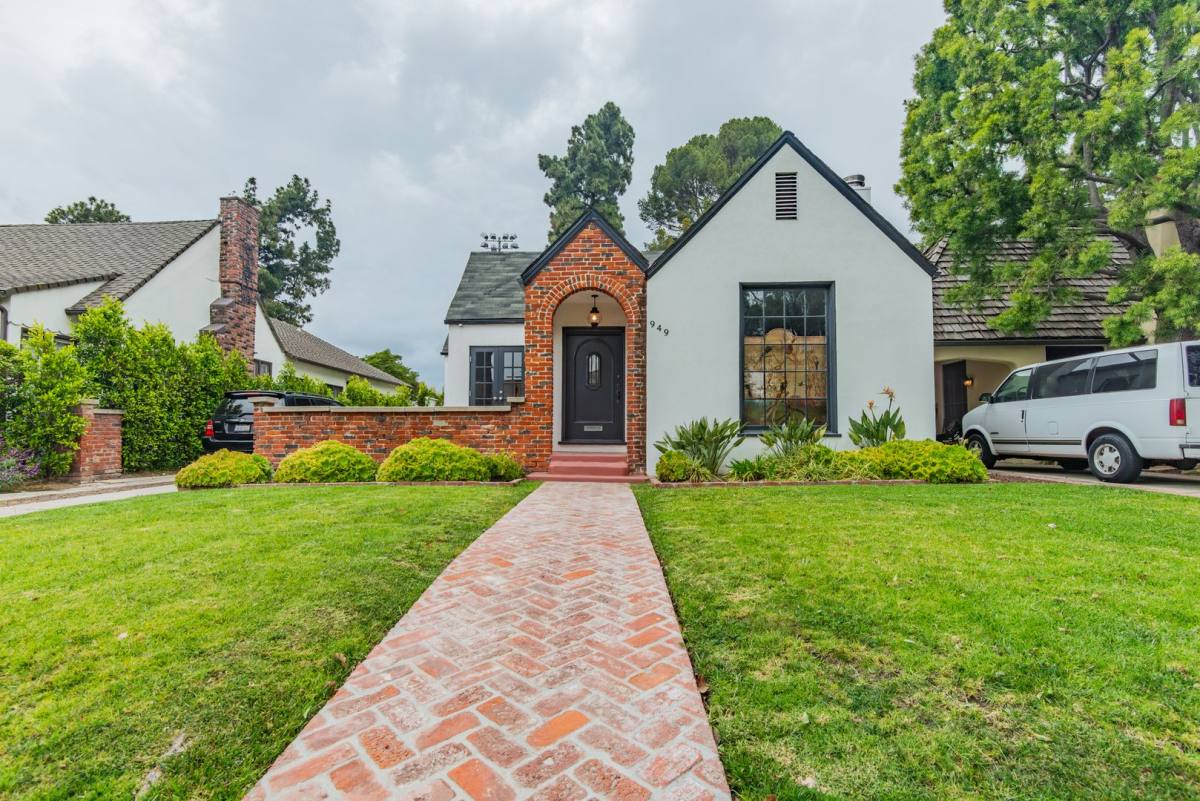 House for rent at 949 Schumacher Dr, Los Angeles, CA 90048