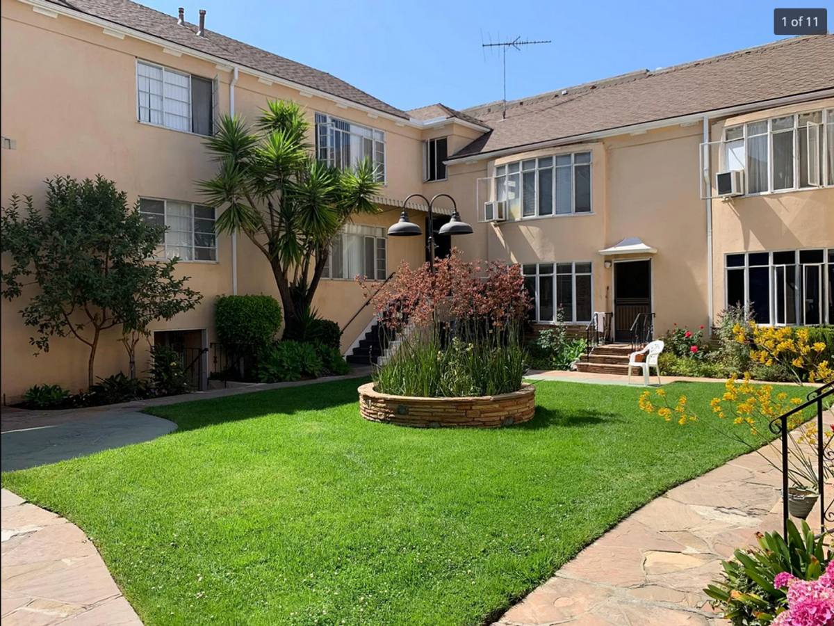Apartment for rent at 461 S Cloverdale Ave, Los Angeles, CA 90036