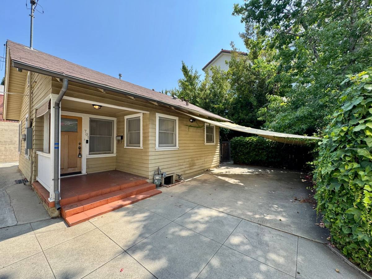 Apartment for rent at 697 - 701 Mira Monte Place, Pasadena, CA 91101