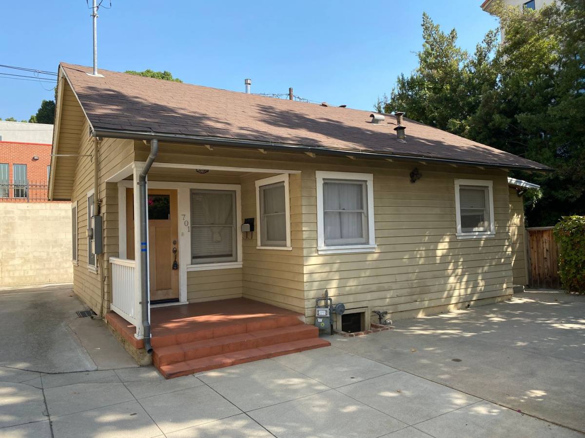 Apartment for rent at 697 - 701 Mira Monte Place, Pasadena, CA 91101