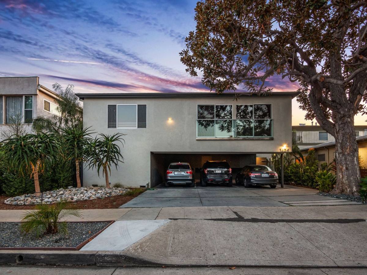 Apartment for rent at 1434 10th St, Santa Monica, CA 90401