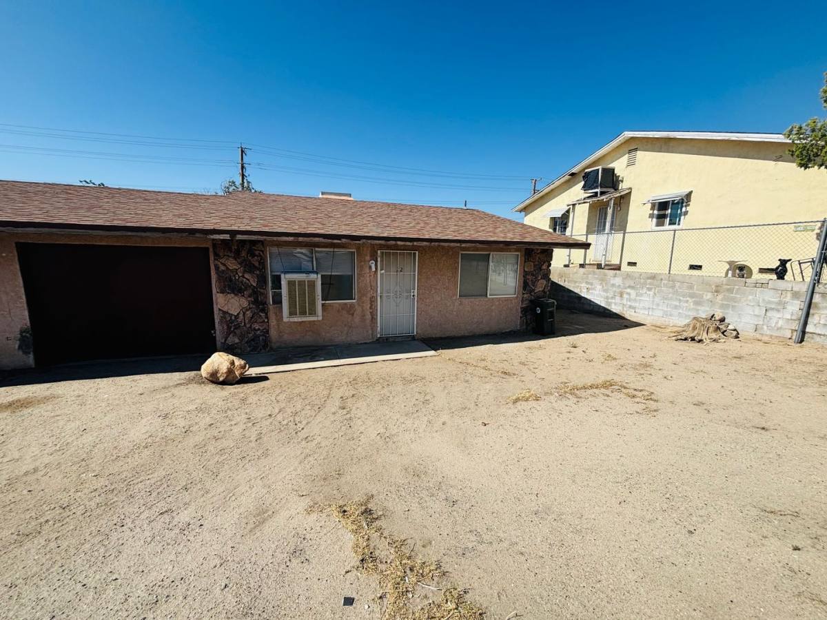 Apartment for rent at 217 E Fredrick St, Barstow, CA 92311