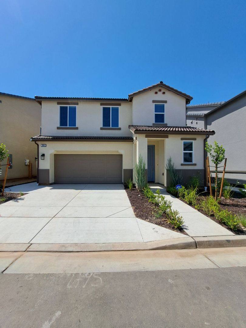 Apartment for rent at 2889 E Escarpa Dr, Fresno, CA 93730