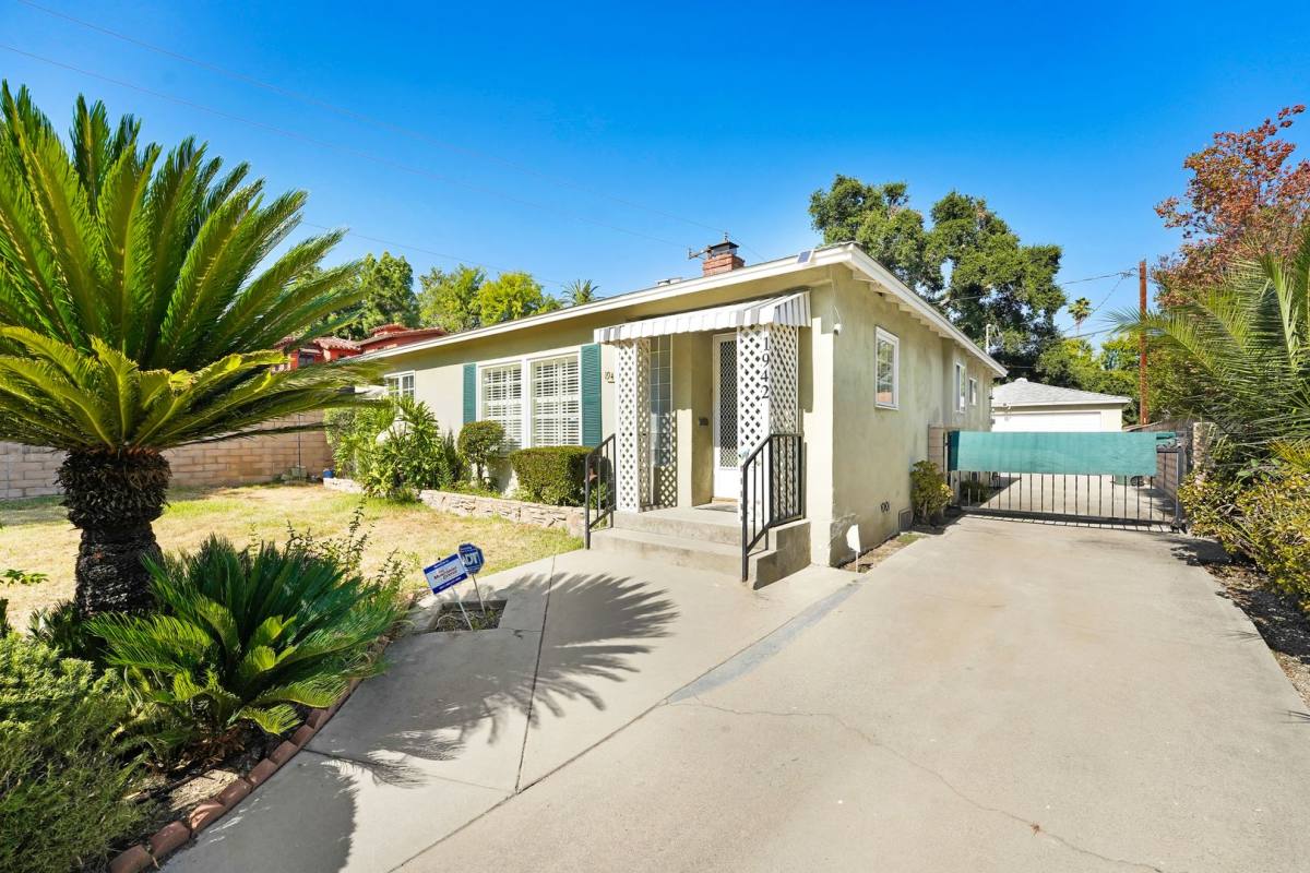House for rent at 1942 Hill Ave, Altadena, CA 91001