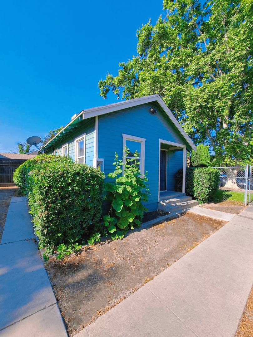 Apartment for rent at 436-442 N Effie St, Fresno, CA 93701