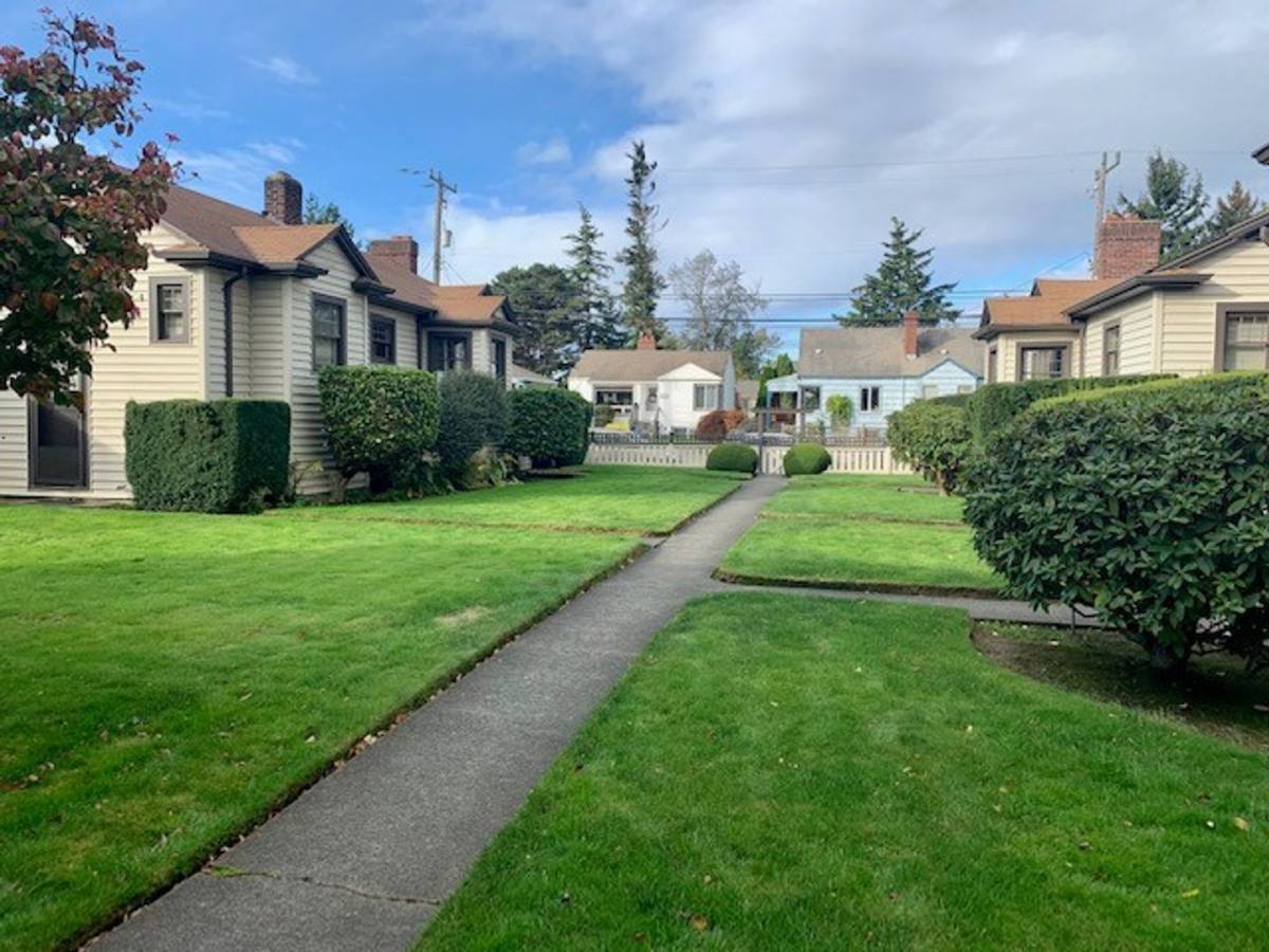 Apartment for rent at 3240 63rd Ave SW, Seattle, WA 98116