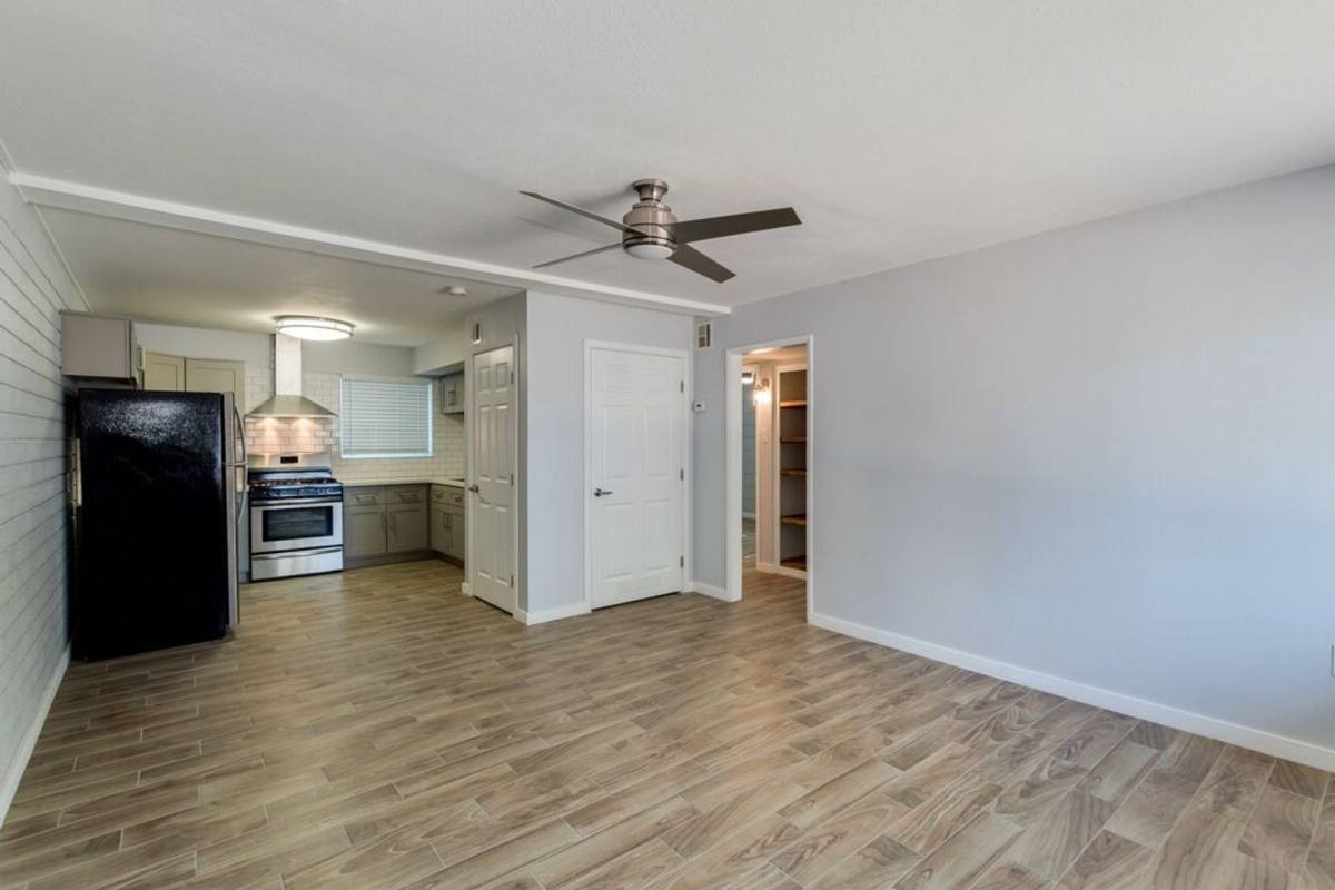 Apartment for rent at 402 W Earll Dr, Phoenix, AZ 85013