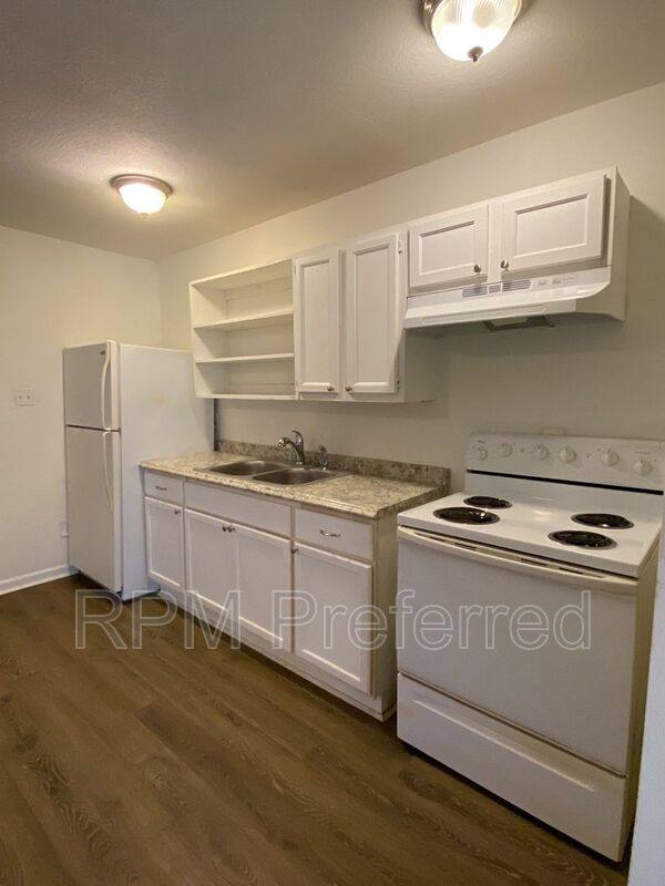 Apartment for rent at 5523 Ave O 1 2 W, Galveston, TX 77551