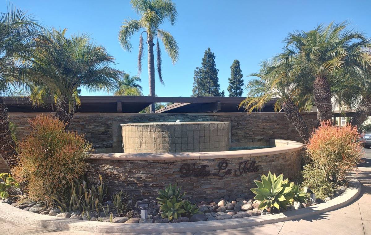 Condo for rent at 8680 Via Mallorca F, La Jolla, CA 92037