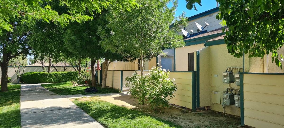 House for rent at 44500 15th St E, Lancaster, CA 93535