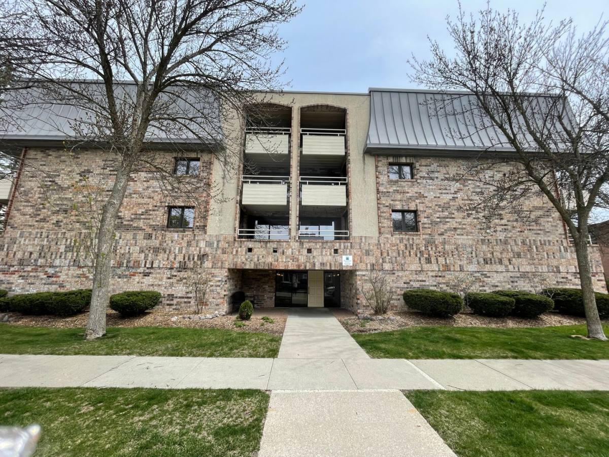 Apartment for rent at 5200 N Diversey, Milwaukee, WI 53217