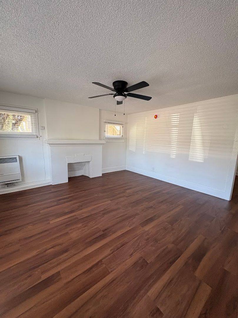 Apartment for rent at 914-916 N Loma Vista Dr, Long Beach, CA 90806