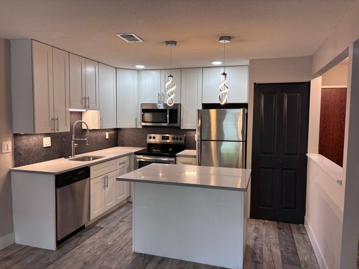 Apartment for rent at 8717 Watson Rd, Saint Louis, MO 63119