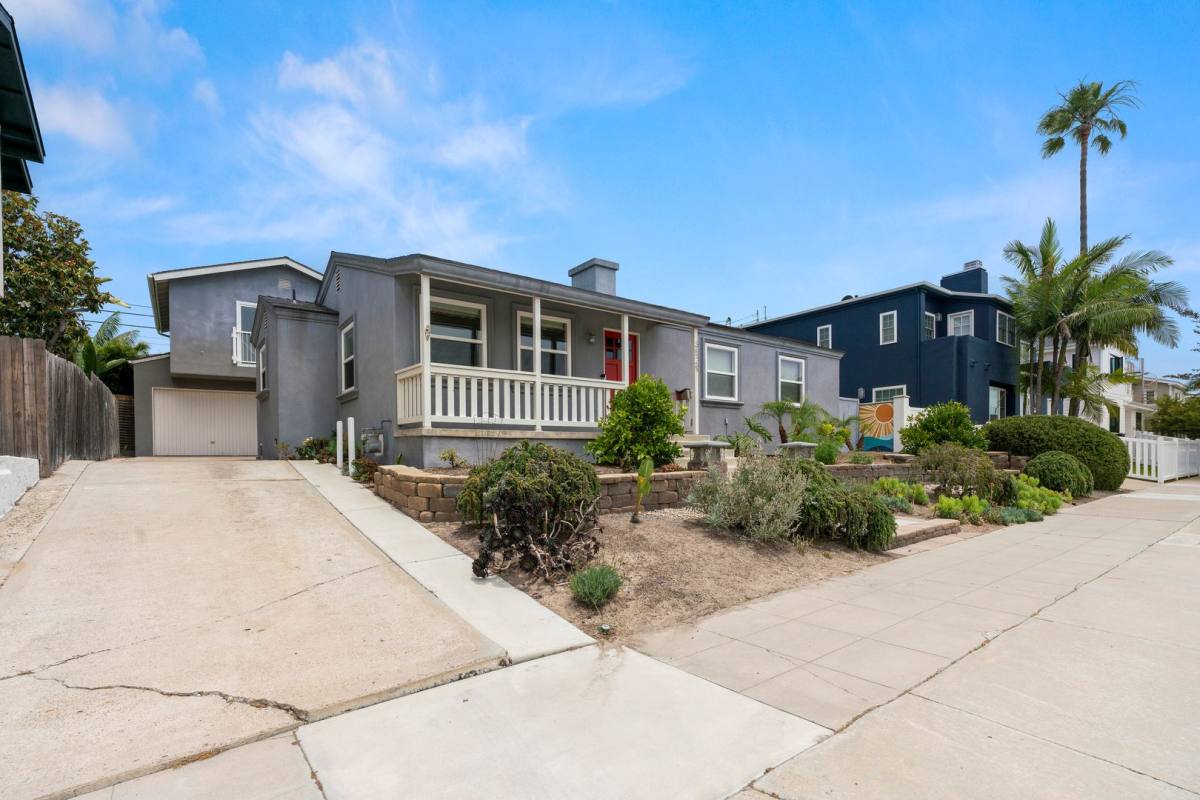 House for rent at 3529 Bayonne Dr, San Diego, CA 92109