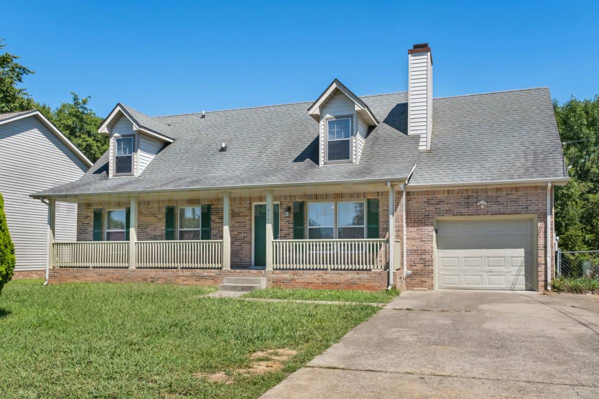 House for rent at 979 Peachers Mill Rd, Clarksville, TN 37042