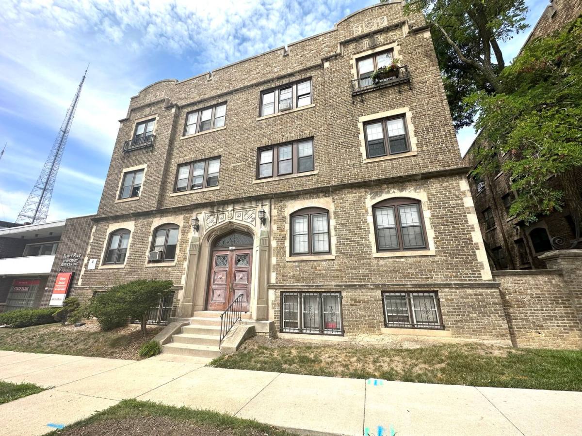 Apartment for rent at 1420 E Capitol Dr, Milwaukee, WI 53211