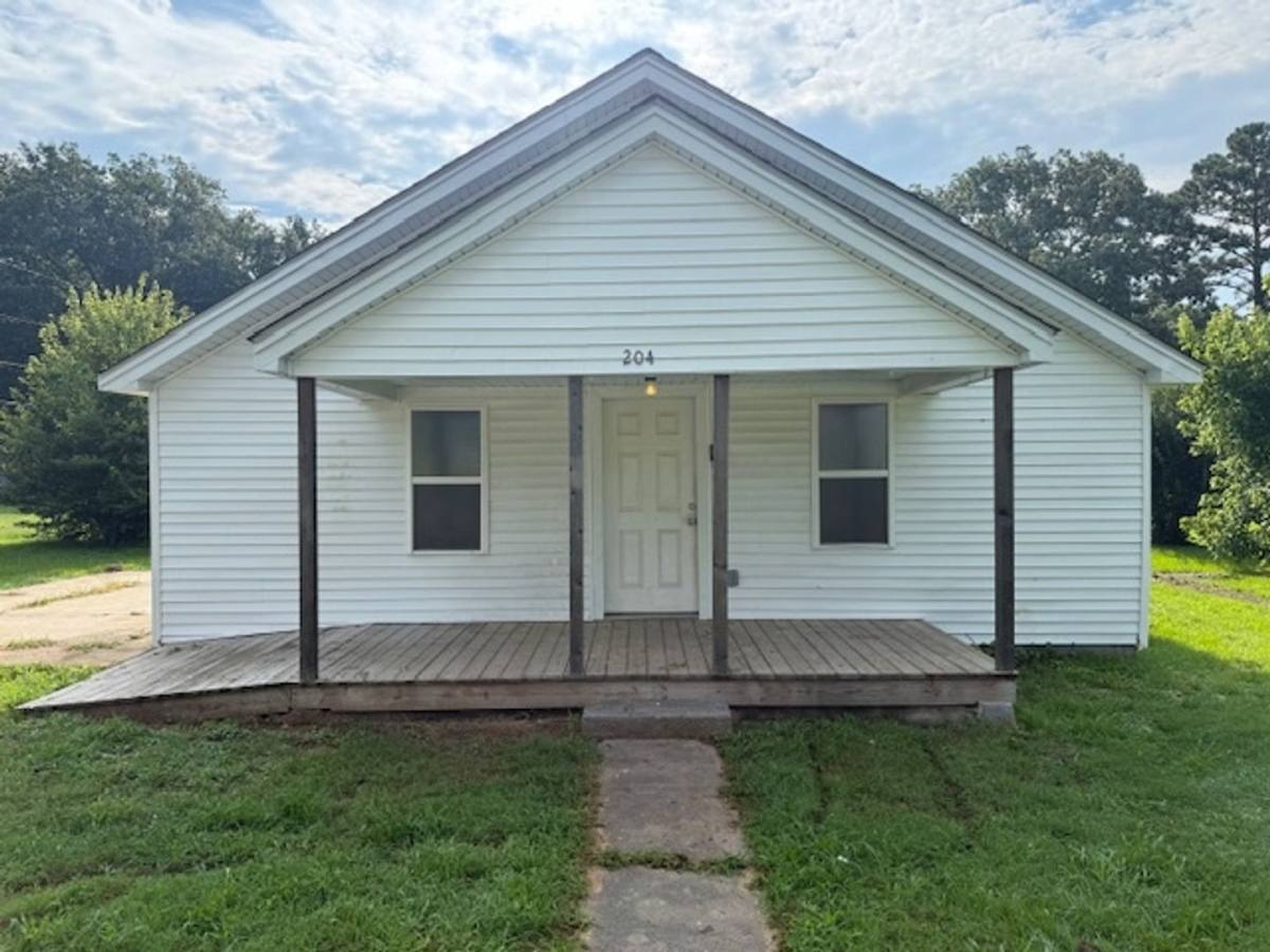 House for rent at 204 W St, Gleason, TN 38229