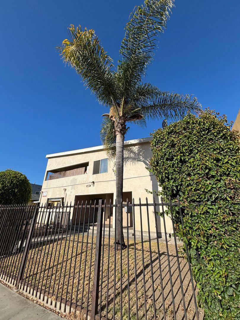 Apartment for rent at 1030 Myrtle Ave, Long Beach, CA 90813