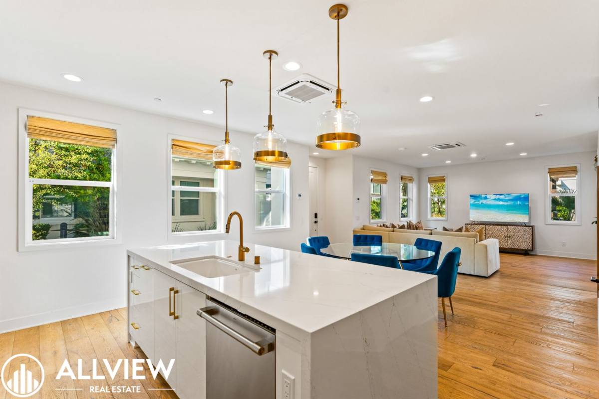 House for rent at 2116 Cresta Dr, Newport Beach, CA 92660