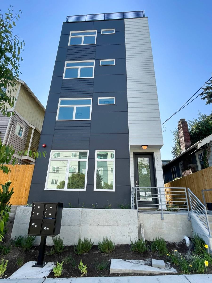 Townhouse for rent at 4041 7th Ave NE, Seattle, WA 98105