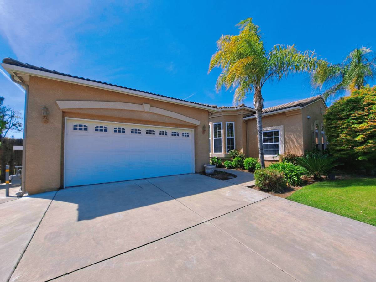Apartment for rent at 2843 E Quincy Ave, Fresno, CA 93720
