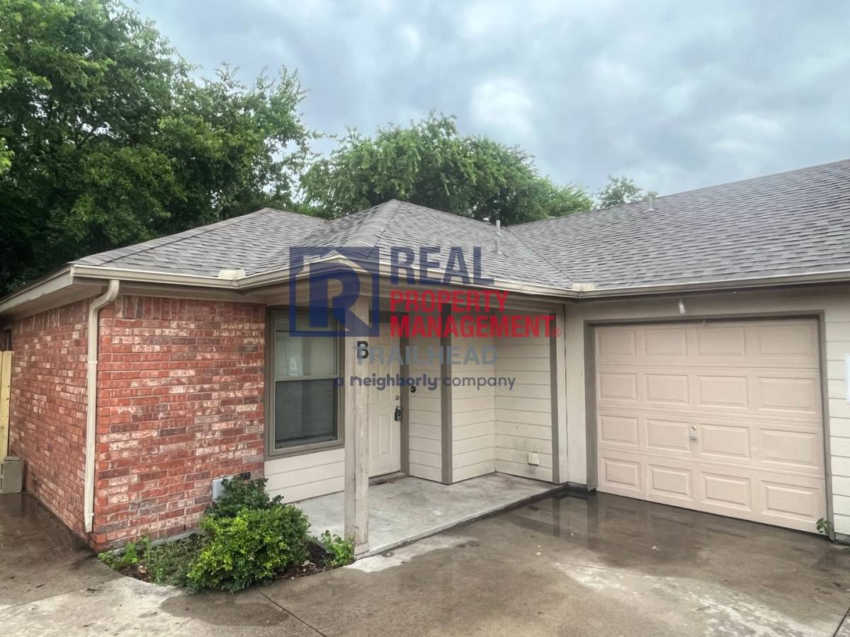 Townhouse for rent at 125 Stewart Bend Court, Azle, TX 76020