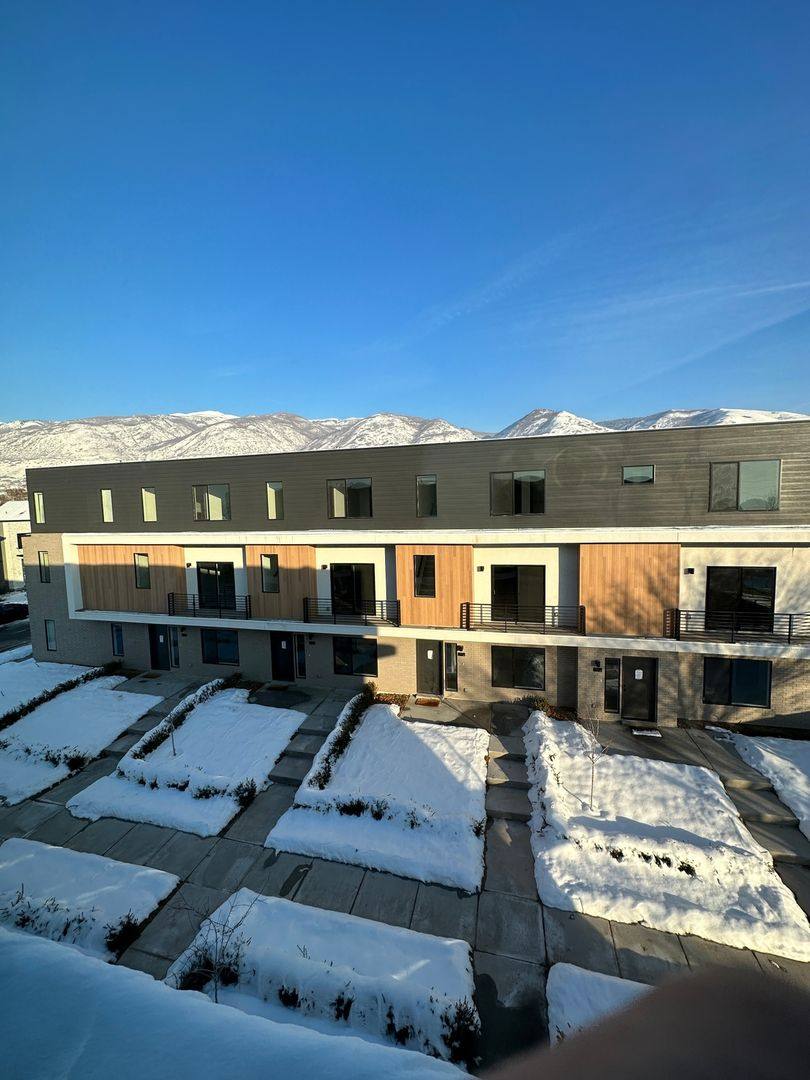 Townhouse for rent at 537 W 620th N, Centerville, UT 84014