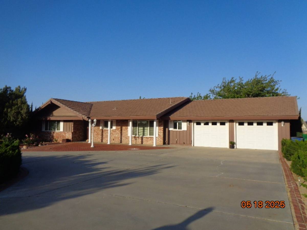House for rent at 43036 42nd St W, Lancaster, CA 93536