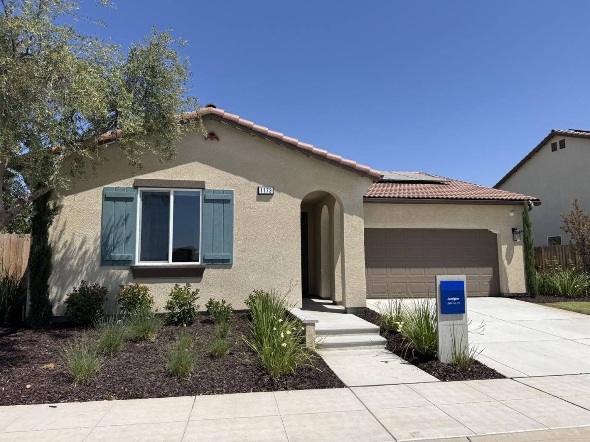 House for rent at 1173 Maclure Ave W, Madera, CA 93636