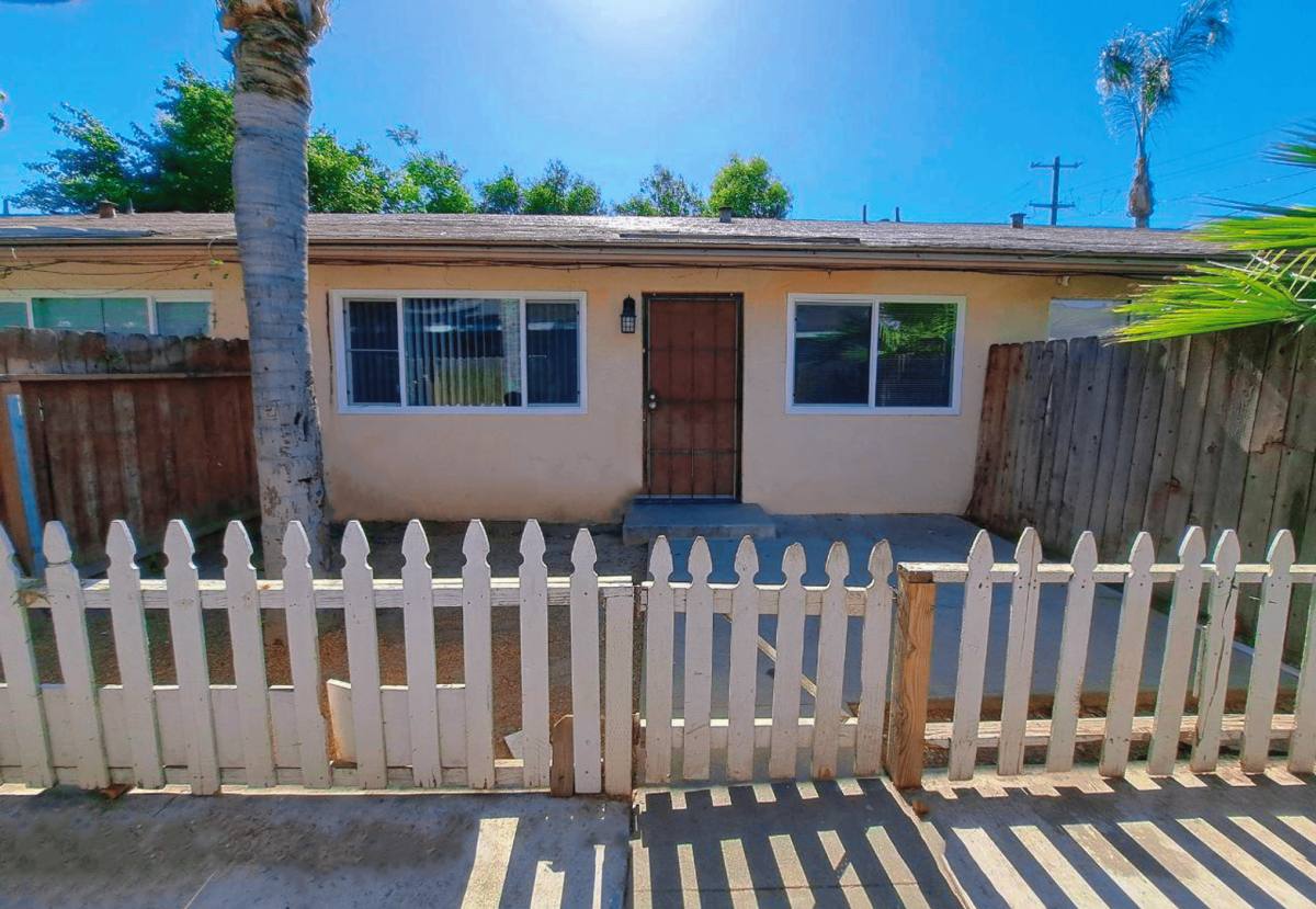 Apartment for rent at 3243 E Clinton Ave, Fresno, CA 93703