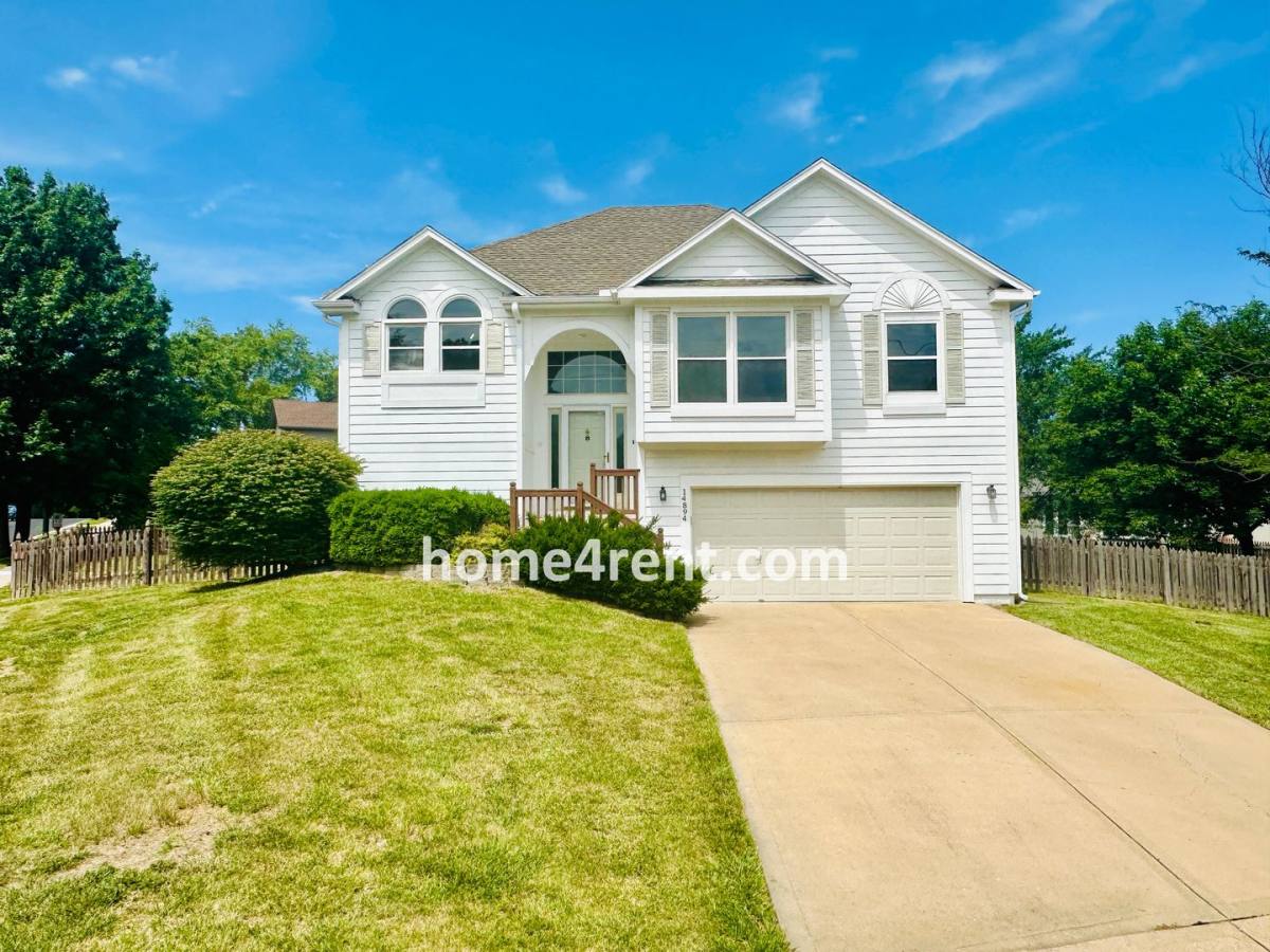 House for rent at 14894 S Symphony Dr, Olathe, KS 66062