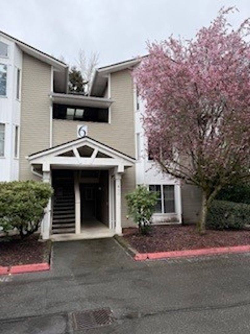 Condo for rent at 2001 120th Place SE, Everett, WA 98208