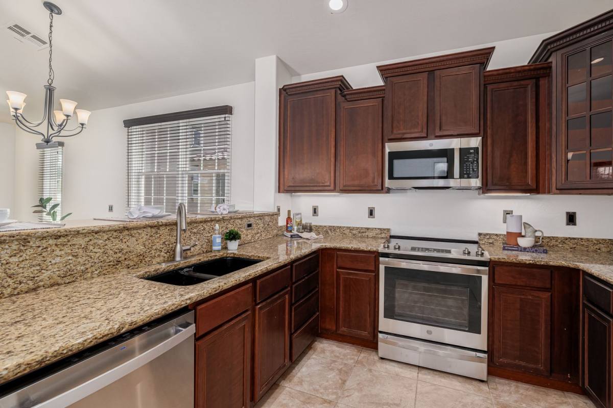 Townhouse for rent at 2127 E Huntington Dr, Phoenix, AZ 85040