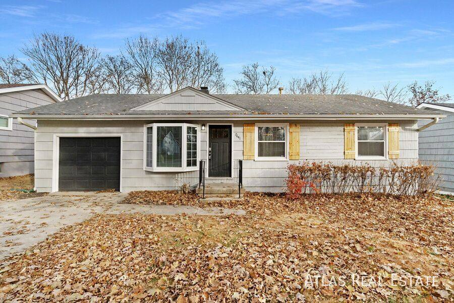 House for rent at 7641 Falmouth St, Prairie Village, KS 66208