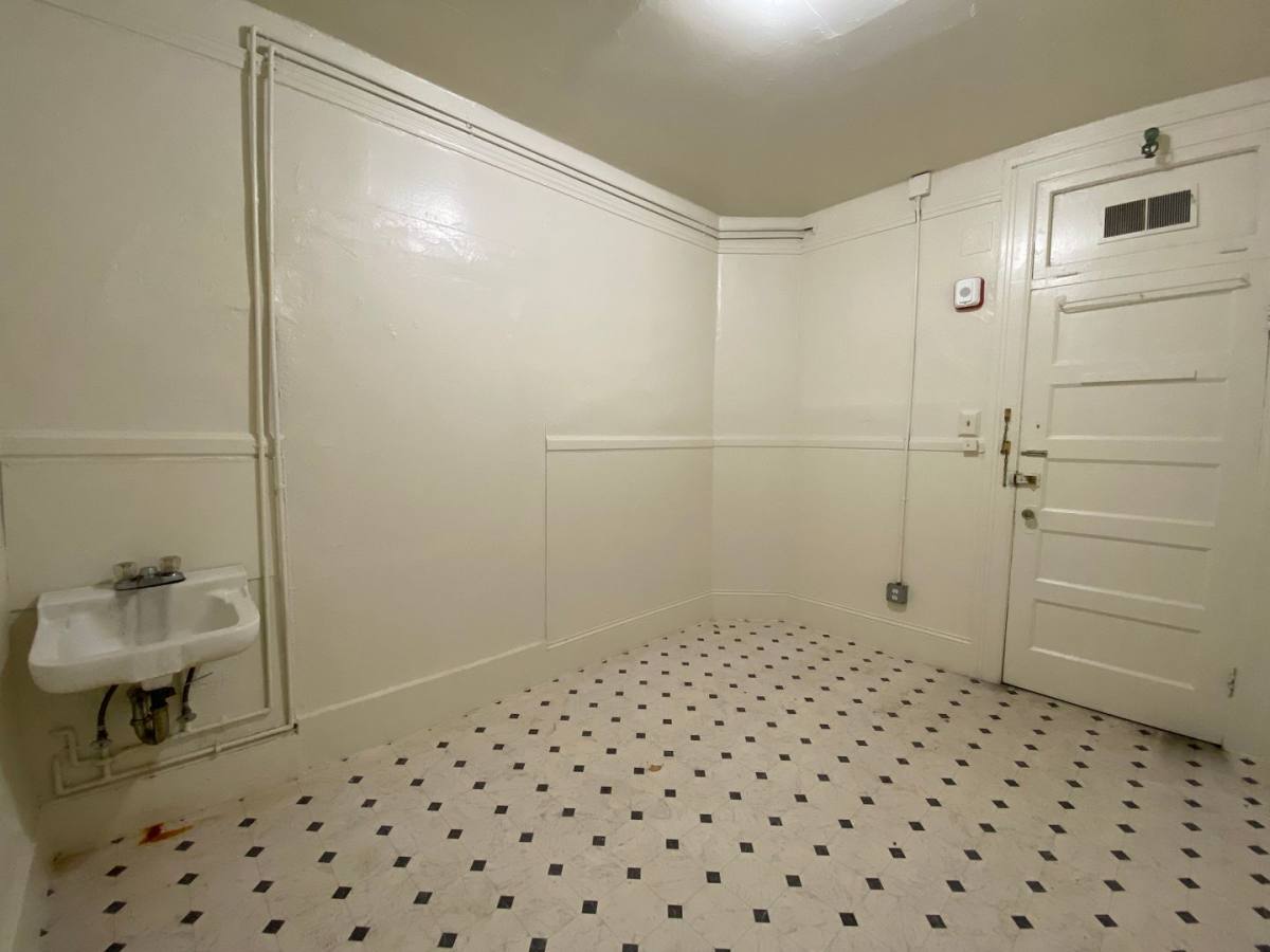 Apartment for rent at 666 Sacramento St #3, San Francisco, CA 94111
