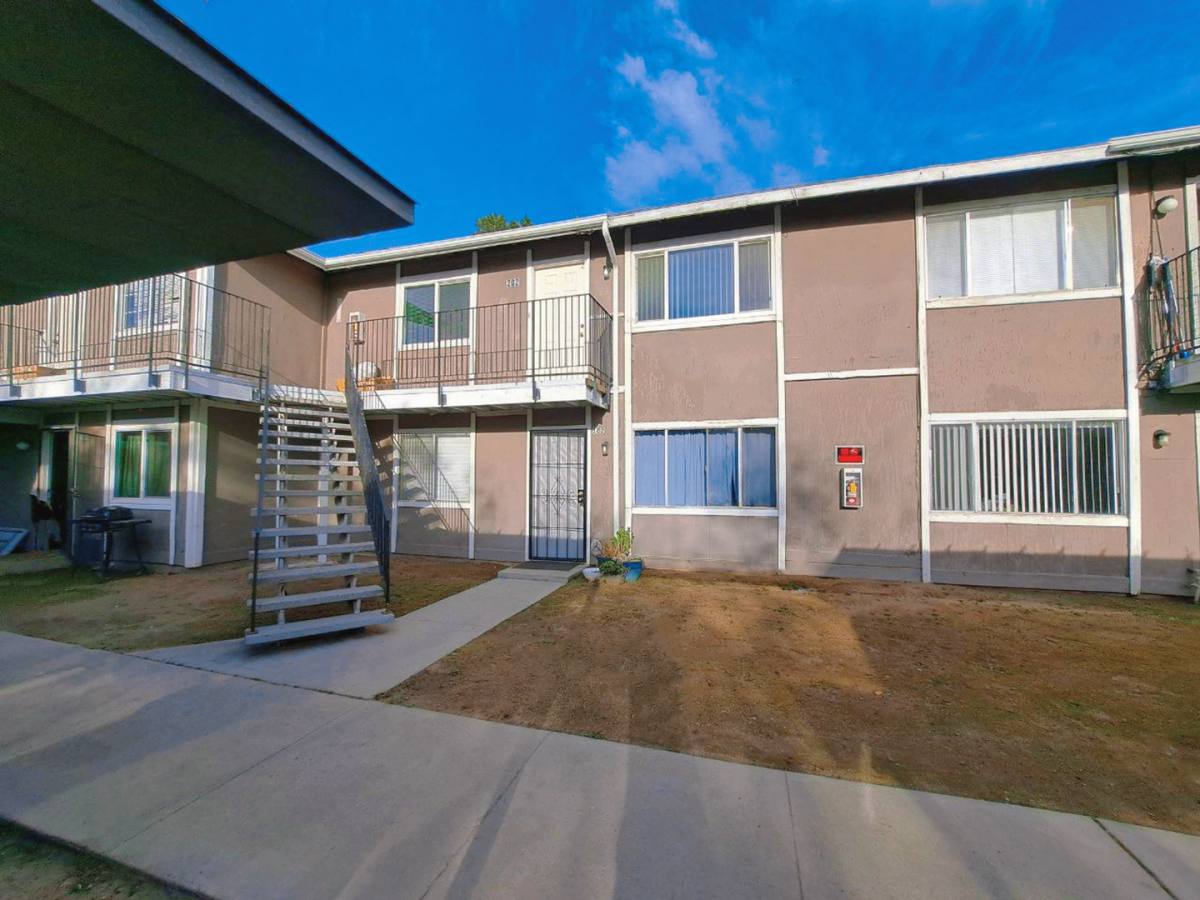 Apartment for rent at 4730 E Lamona Ave, Fresno, CA 93703