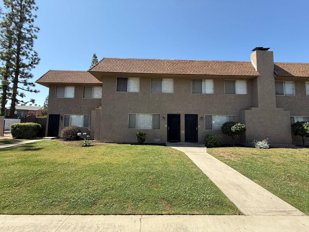 Townhouse for rent at 5101 Hunter Ave, Bakersfield, CA 93309