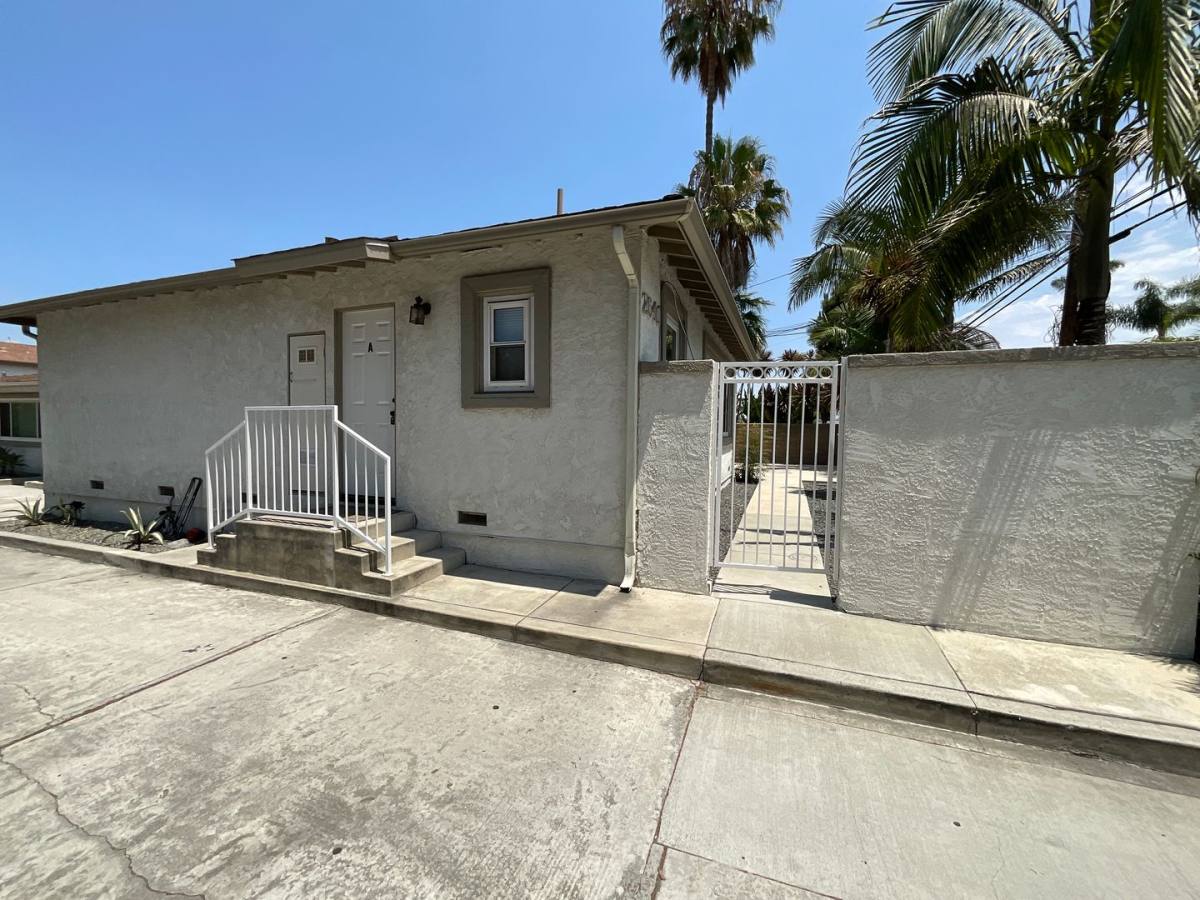 Townhouse for rent at 2641 Santa Ana Ave, Costa Mesa, CA 92627