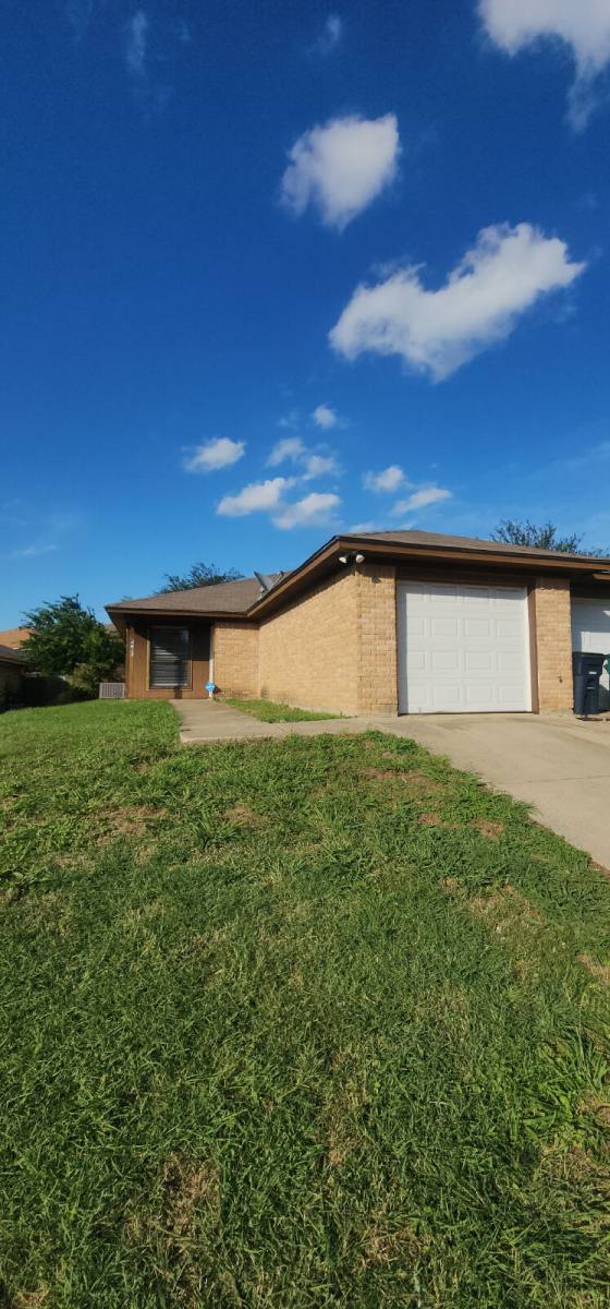 Townhouse for rent at 6721 Loma Vista Dr, Fort Worth, TX 76133