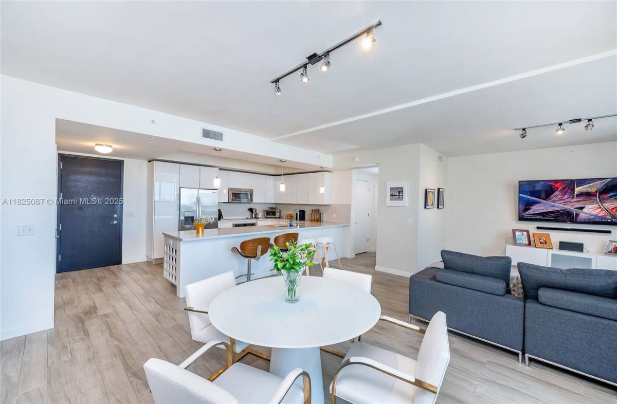 Apartment for rent at 999 SW 1st Ave #2812, Miami, FL 33130