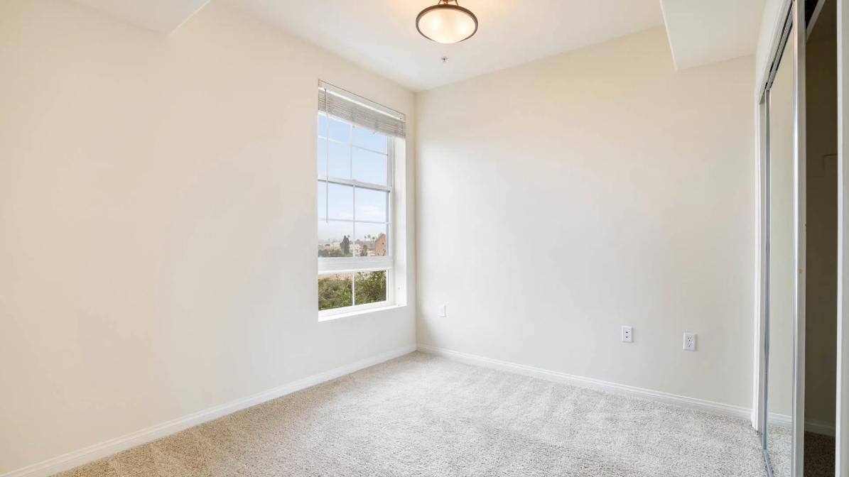Apartment for rent at 918 S Oxford Ave, Los Angeles, CA 90006