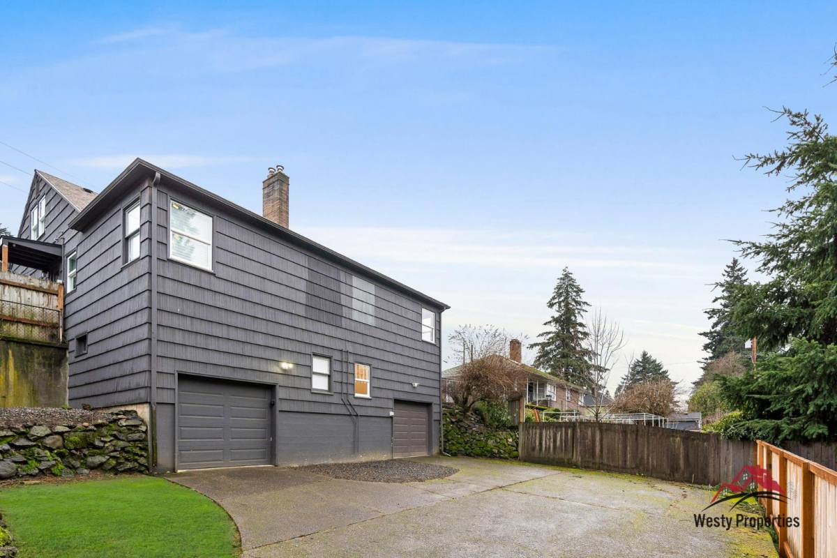 Apartment for rent at 6725 E Burnside St, Portland, OR 97215