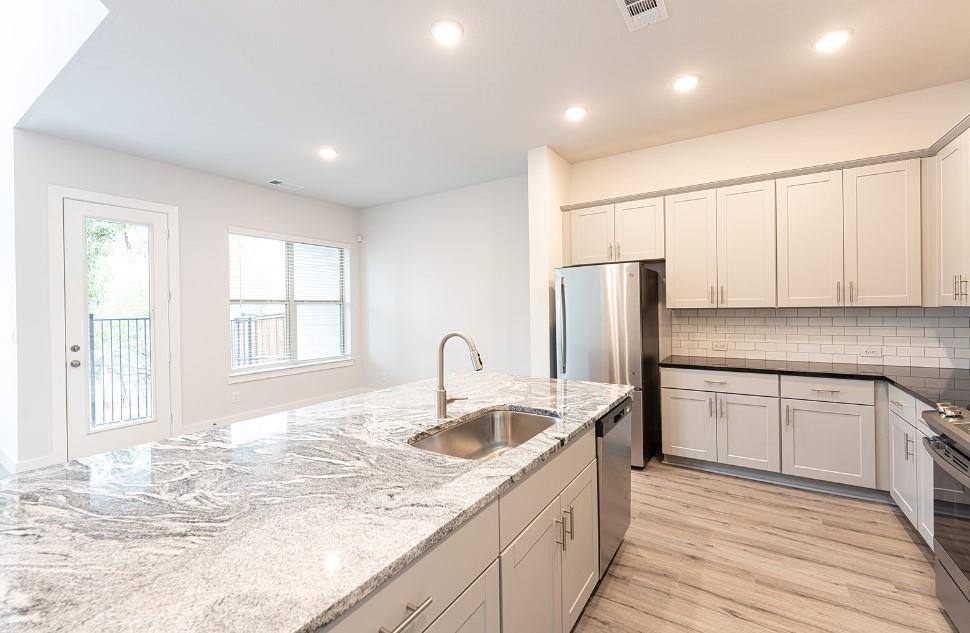 Townhouse for rent at 2603 W Davis St, Dallas, TX 75211