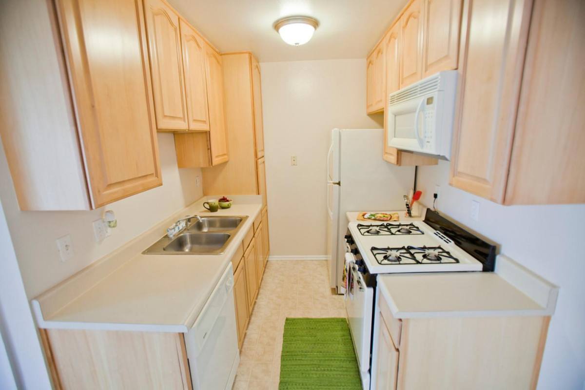 Apartment for rent at 125 W Olive Ave, Monrovia, CA 91016