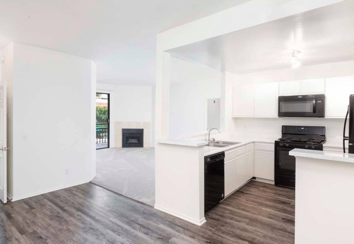 Apartment for rent at White Oak Gardens, 5455 White Oak Ave, Encino, CA 91316
