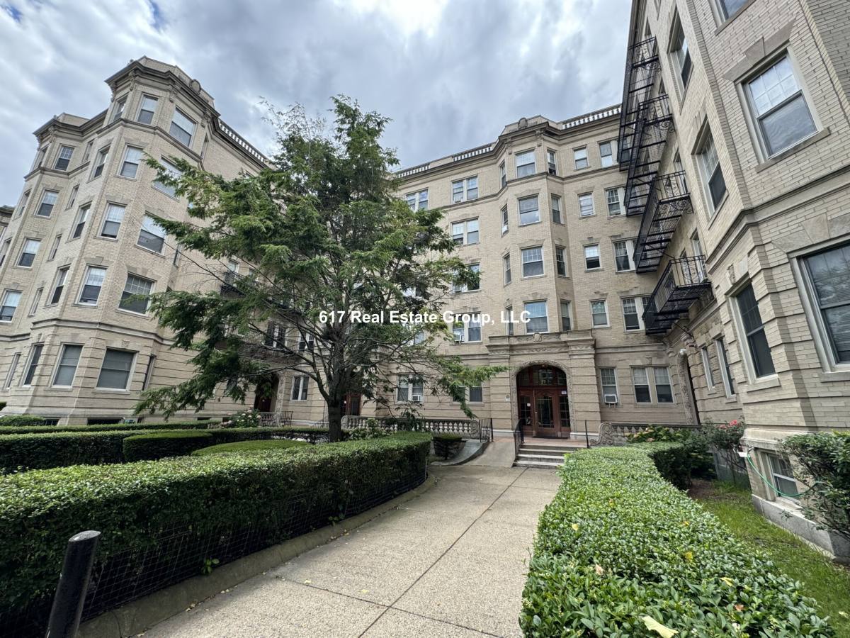 Apartment for rent at 29 Park Dr #OI9, Boston, MA 02215