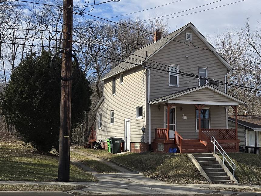 House for rent at 44 31st St NW, Barberton, OH 44203