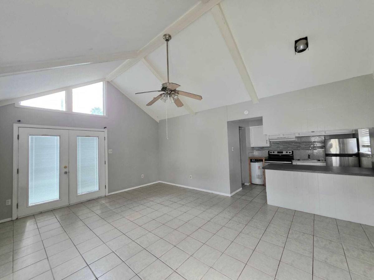 Apartment for rent at Valencia, 6300 N 11th St, McAllen, TX 78504