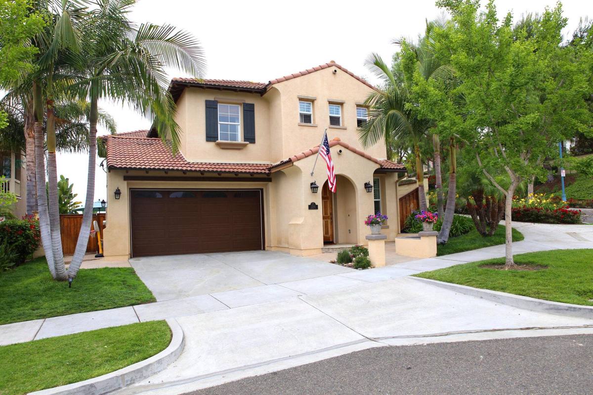 2705 Plumeria Dr, Carlsbad, CA 92009